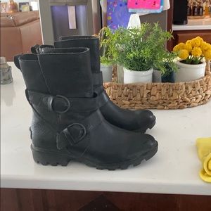 Sorel combat boots size 9